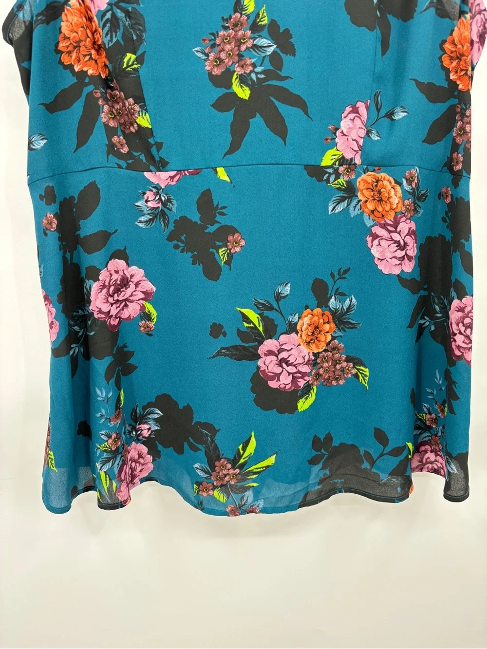 Torrid Teal Floral Tie-Front Sleeveless Top - Picture 10 of 13